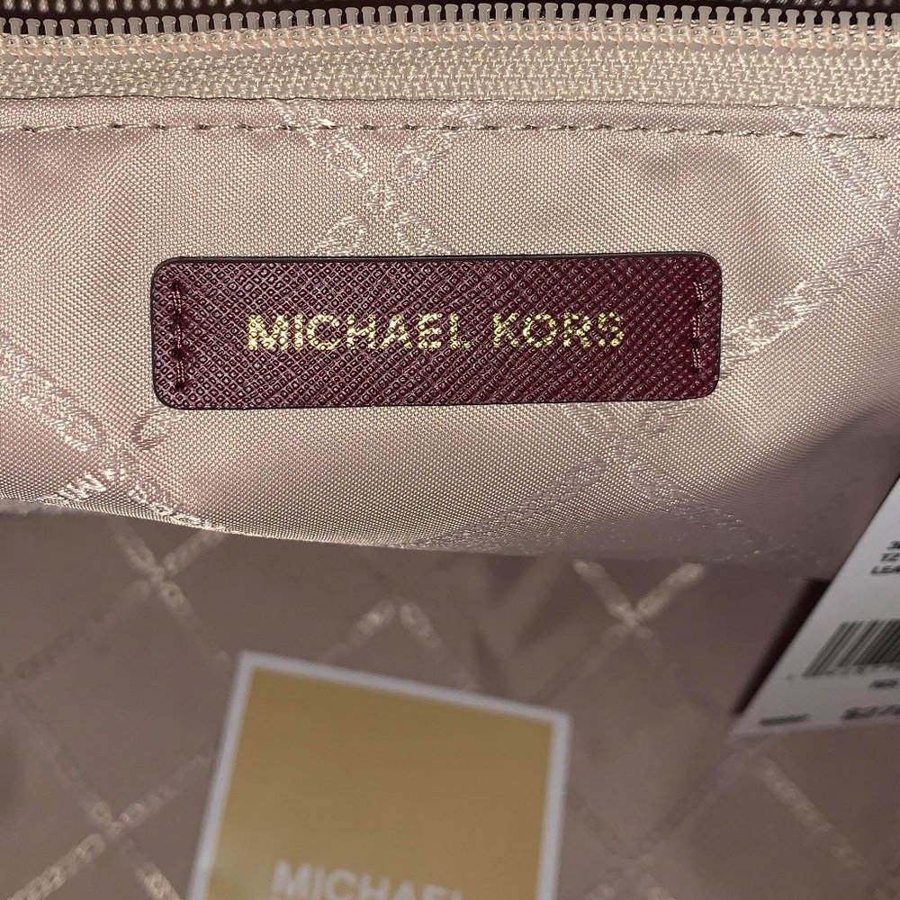 ❤️❤️SOLD❤️❤️Michael Kors Leather Purse💜 - Picture 10 of 16